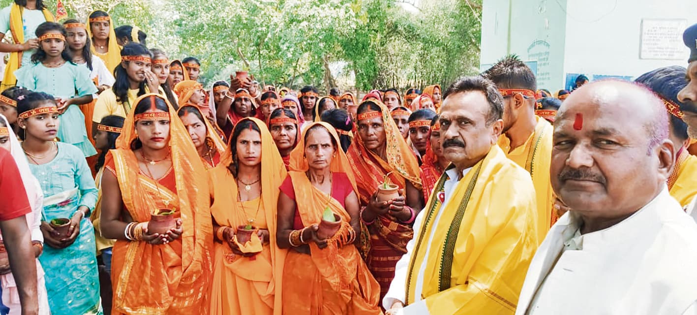 Saran News : कलशयात्रा के साथ शुरू हुआ अखंड अष्टयाम