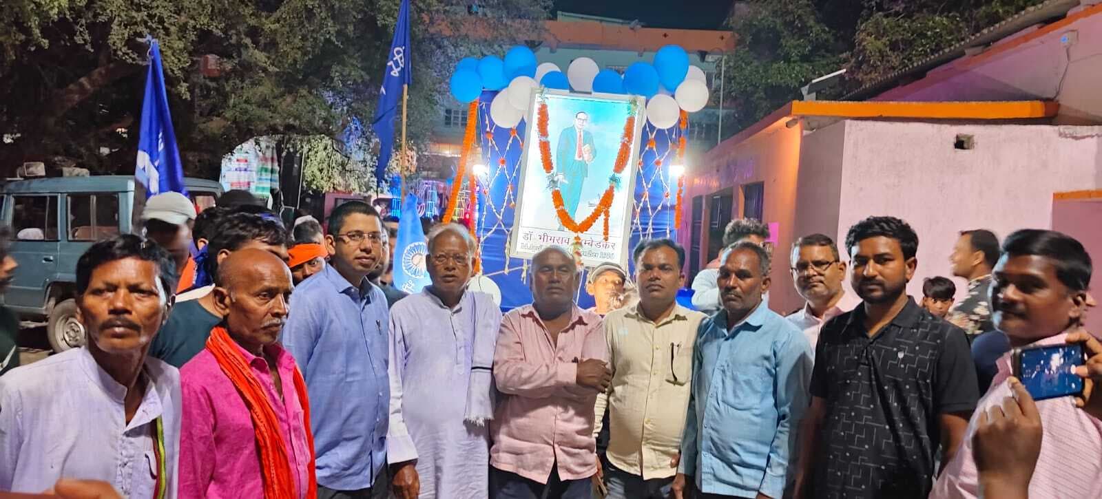 वजीरगंज में आंबेडकर जयंती पर निकली शोभायात्रा