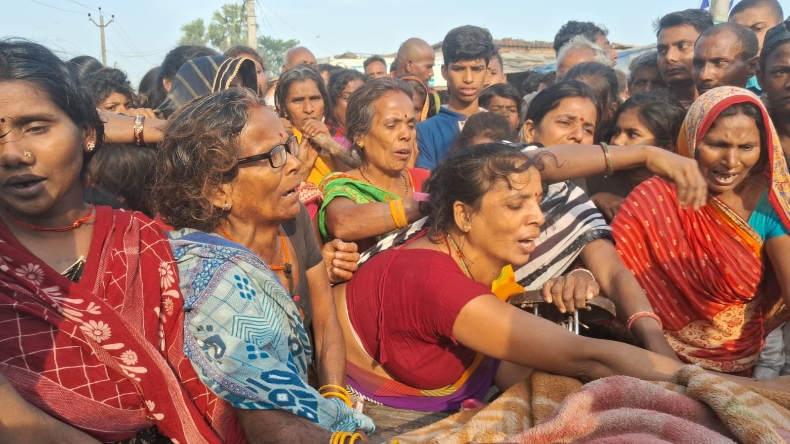 sitamarhi news: बेलसंड में अधेड़ की संदेहास्पद मौत, परिजन ने काटा बवाल, 7 घंटों तक रोड किया जाम