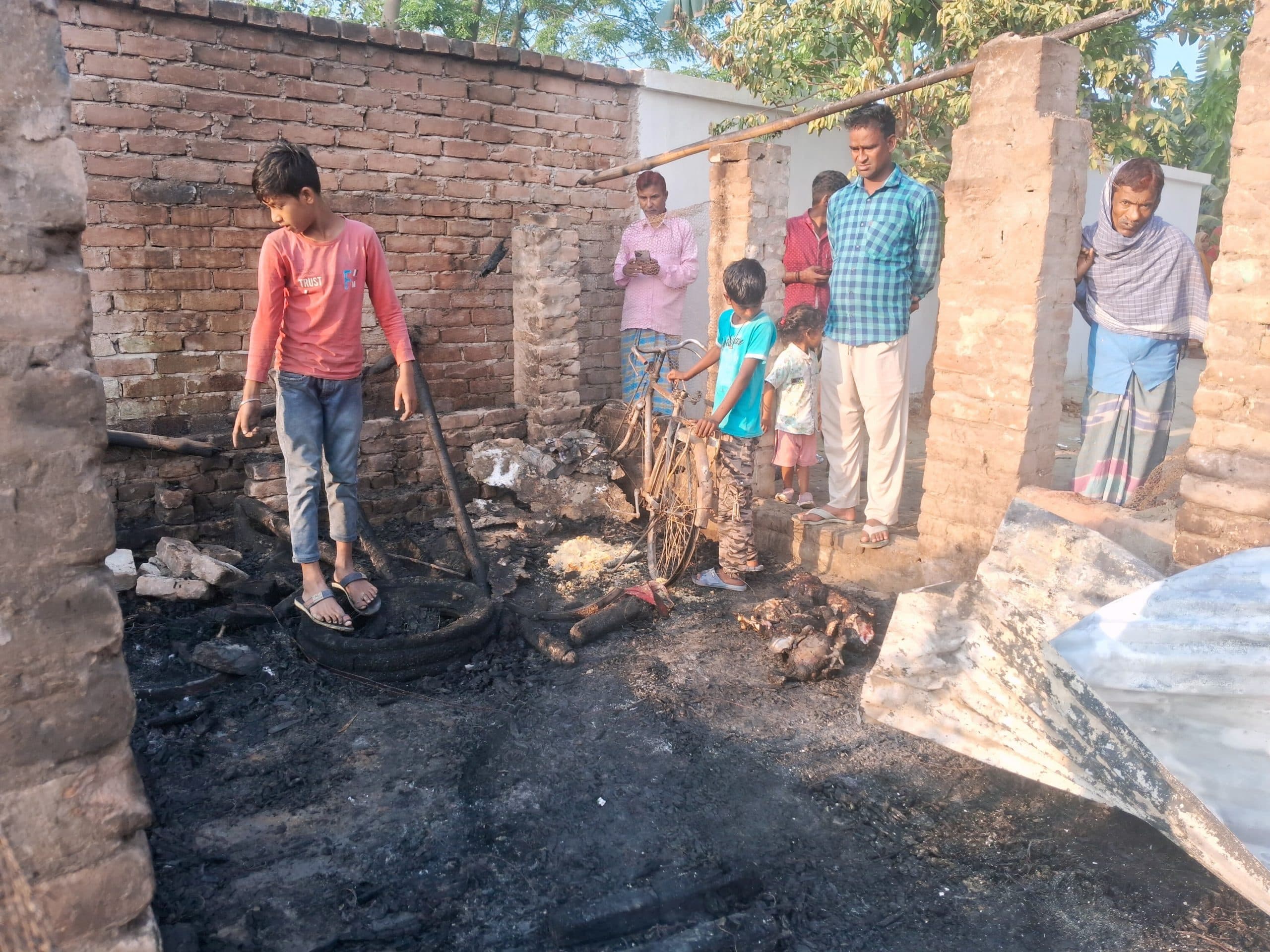 Samastipur News:जितवारपुर कुम्हिरा में मुर्गा फार्म में लगी आग, मची अफरा-तफरी