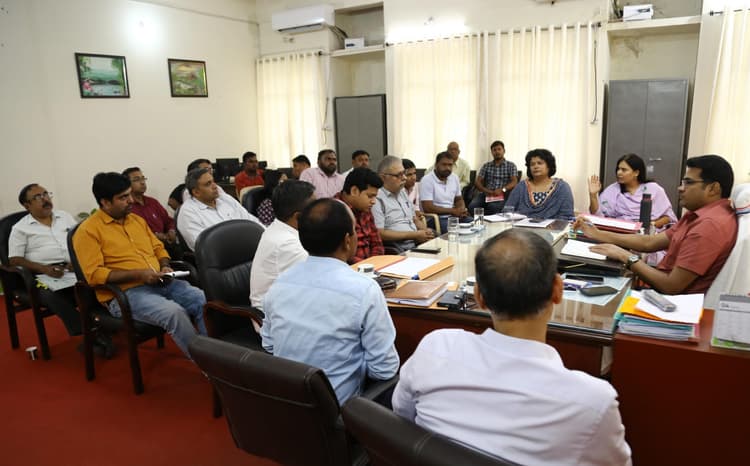 Bokaro News : प्रतिमाह 50 विस्थापित अप्रेंटिस अभ्यर्थियों को अनुबंध पर करें नियोजित : अपर समाहर्ता