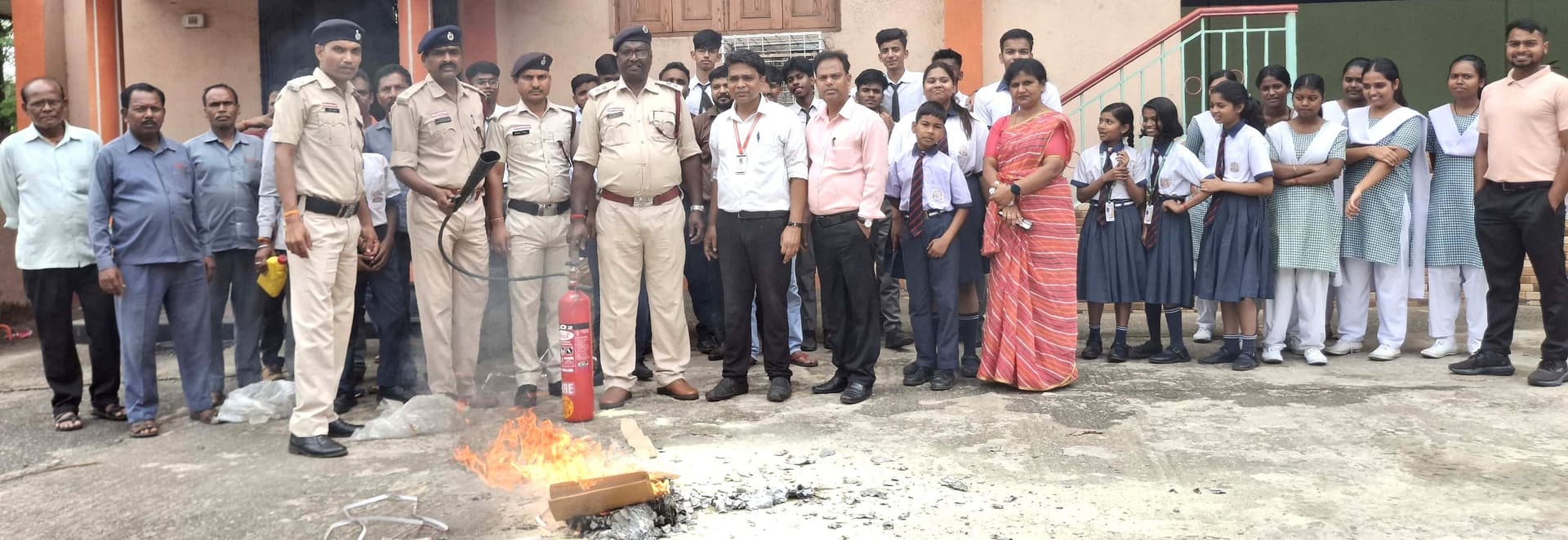 Bokaro News : स्कूली बच्चों को आग से बचाव की दी गयी जानकारी