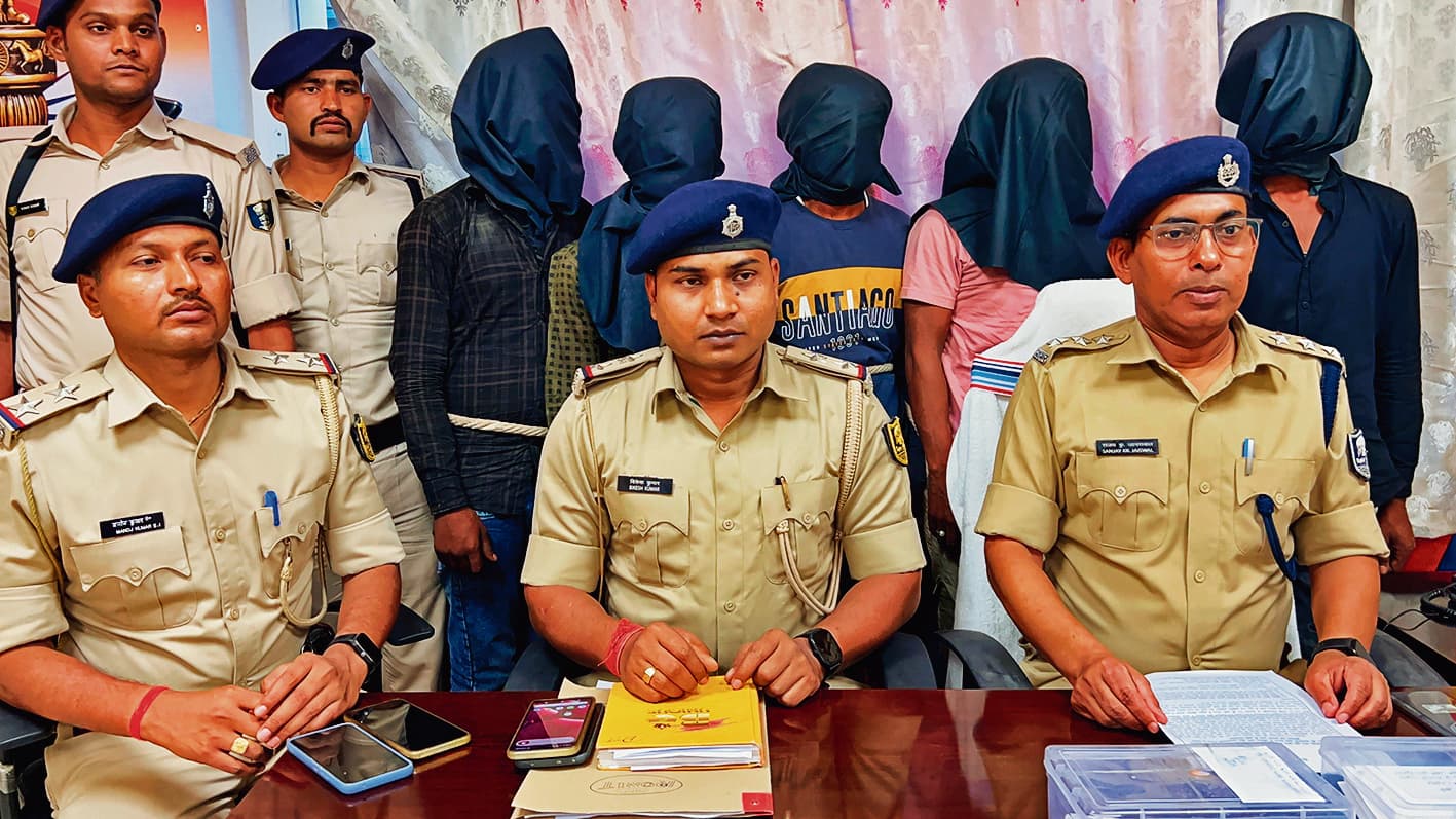 पिकअप वैन लूटकांड का पुलिस ने दो घंटे में किया पर्दाफाश