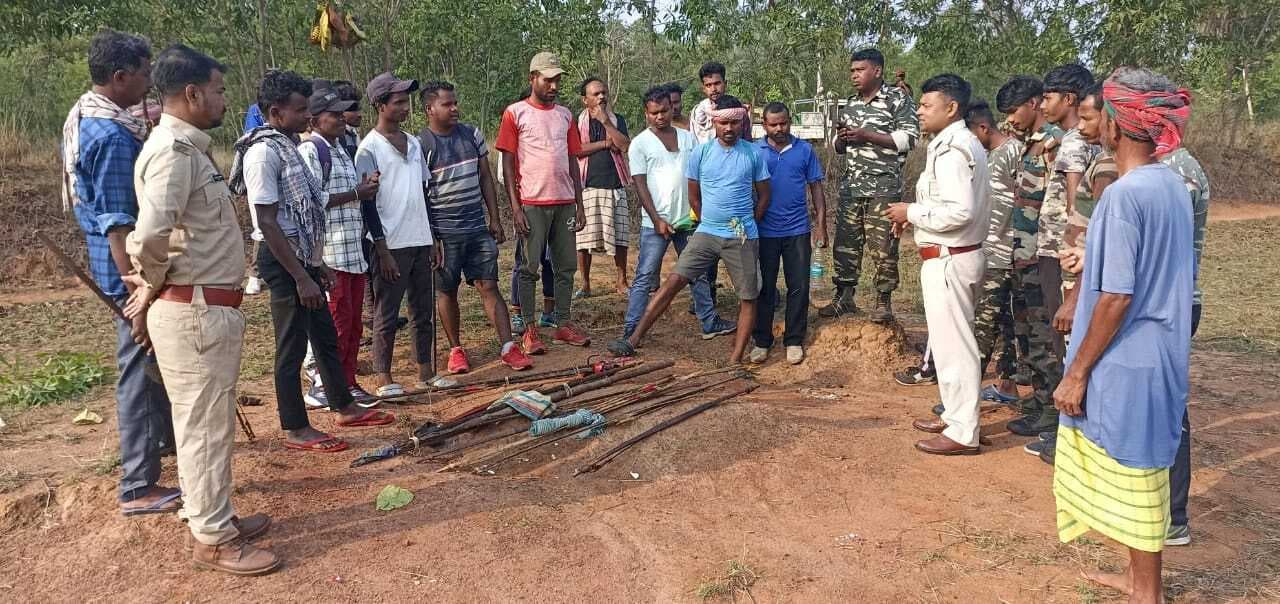 East Singbhum News : सेंदरा करने जंगल गये वीरों को वन विभाग ने रोका, लौटे