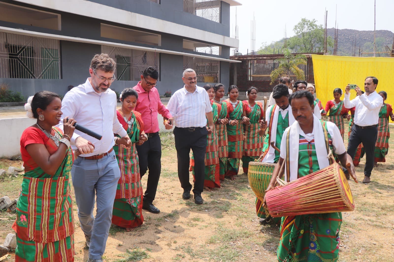 East Singhbhum News : जीवन में कड़ी मेहनत कर आगे बढ़ें विद्यार्थी