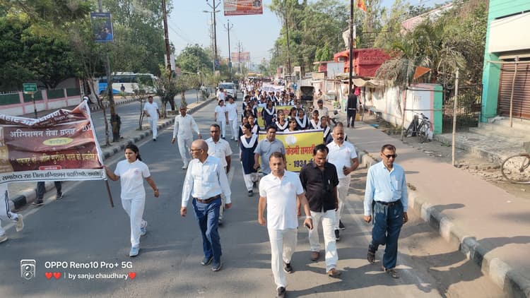 Samastipur News:स्कूली बच्चों ने निकाली प्रभात फेरी, आग से सुरक्षा के लिए किया सचेत