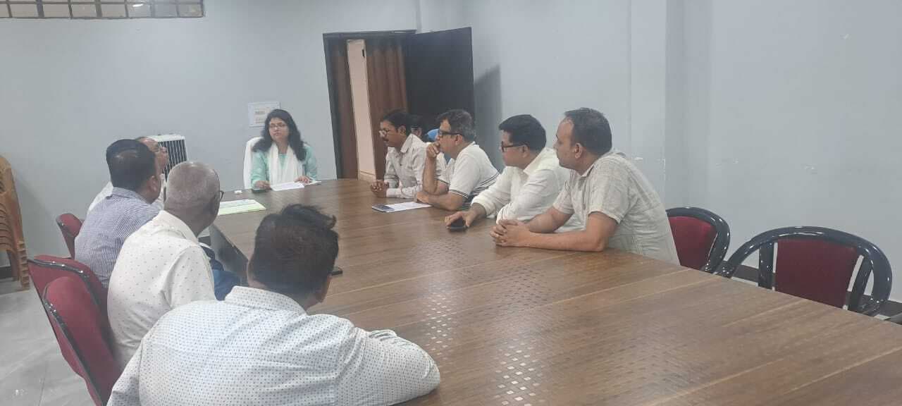 West Singbhum News : रेडक्रॉस में एंबुलेंस की व्यवस्था होगी : एसडीओ