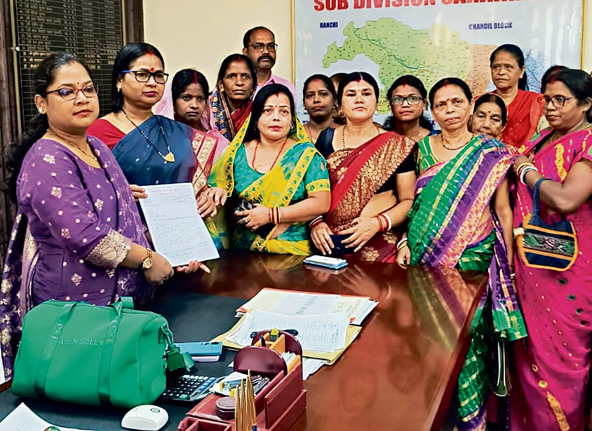 seraikela kharsawan news: सरायकेला शहरी क्षेत्र में दो दिनों से जलापूर्ति ठप, पेयजल के लिए हाहाकार