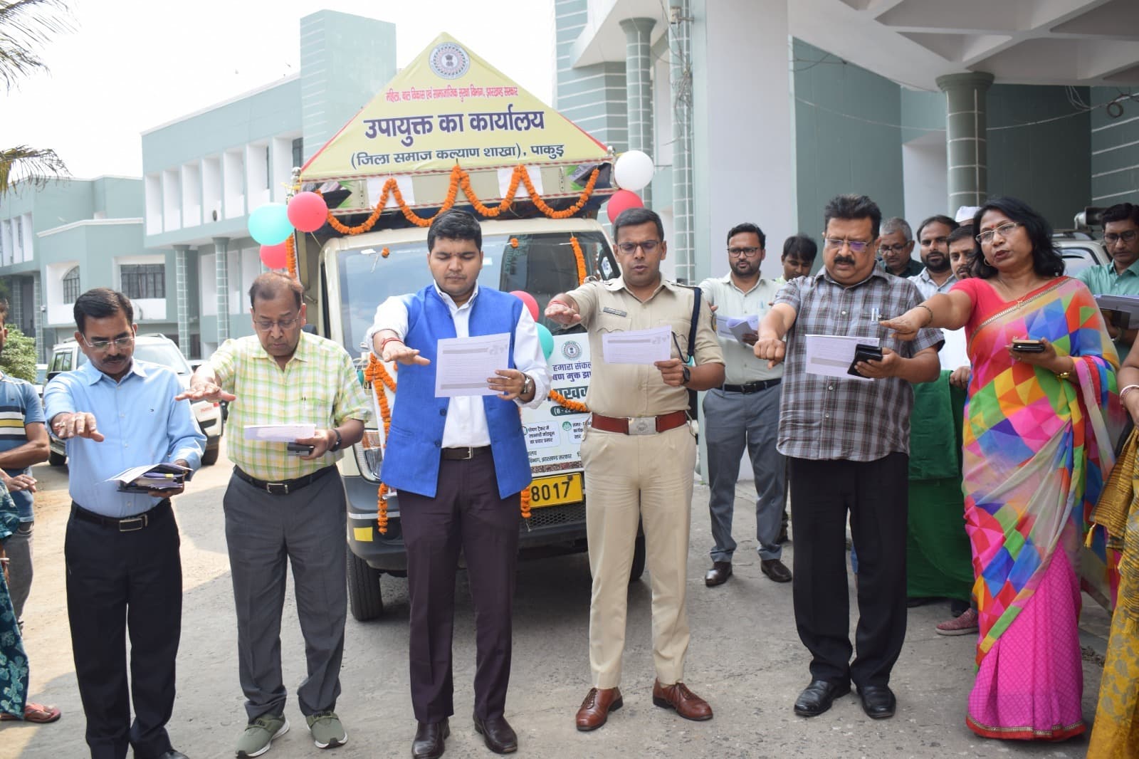 डीसी-एसपी ने पोषण जागरुकता रथ को किया रवाना