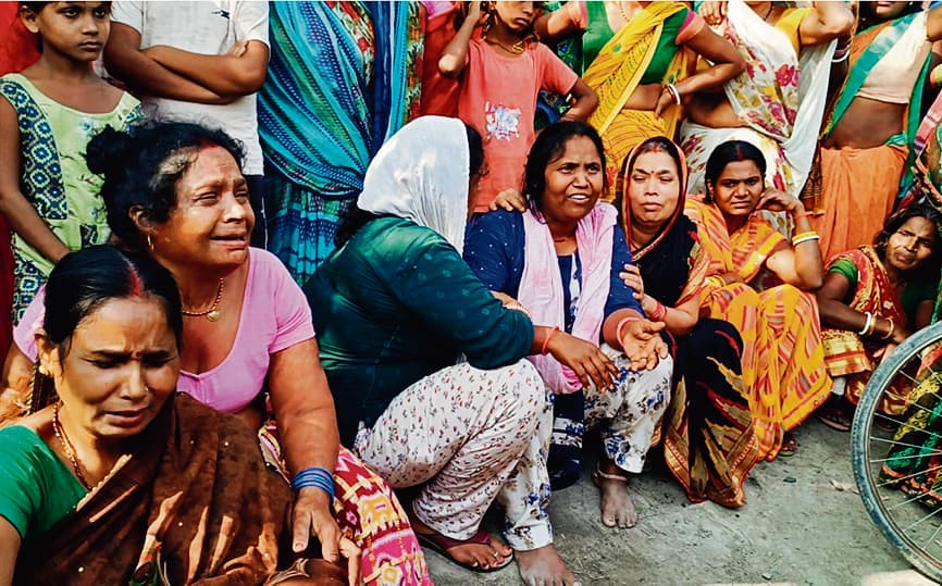 Hajipur News : महुआ में बाइक सवार युवक की कार से कुचल कर हत्या, हमले में दोस्त जख्मी