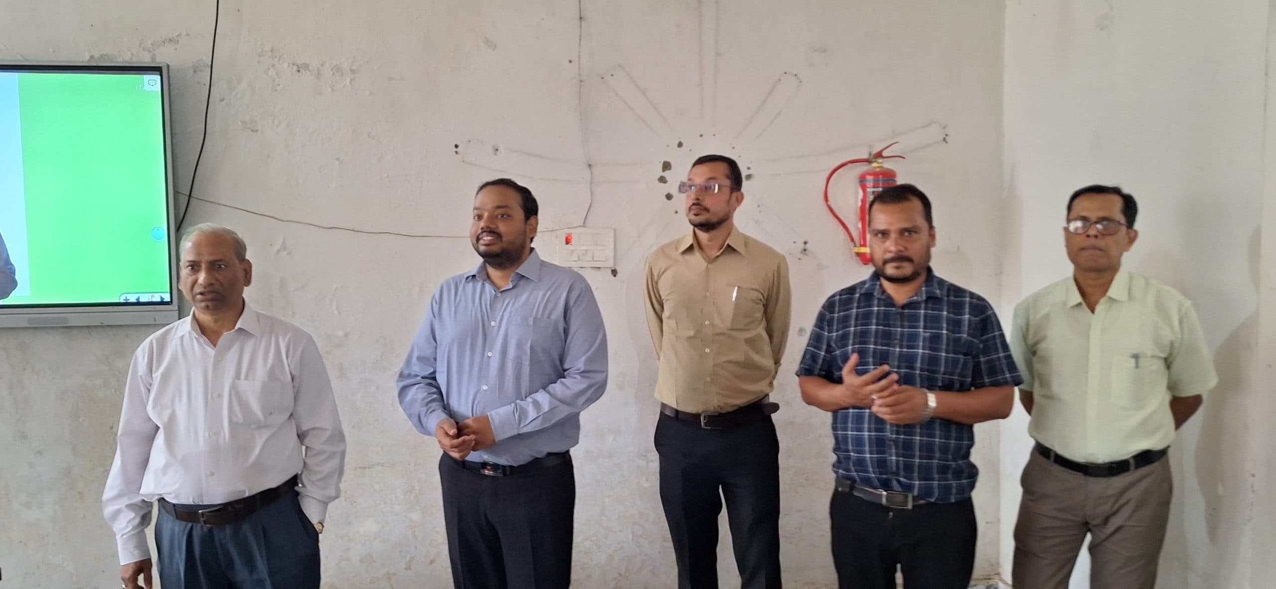 जिला एवं सत्र न्यायाधीश व डीएम ने सुरक्षित स्थान का किया निरीक्षण