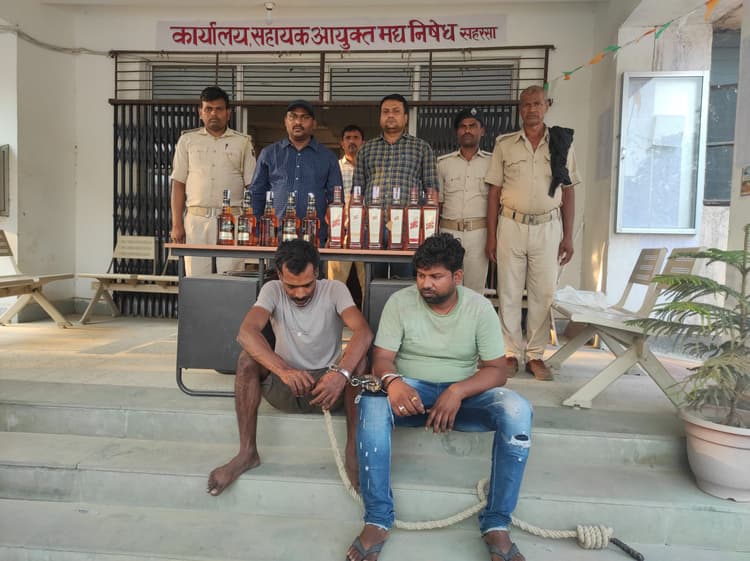 सौ लीटर विदेशी शराब के साथ दो तस्कर गिरफ्तार