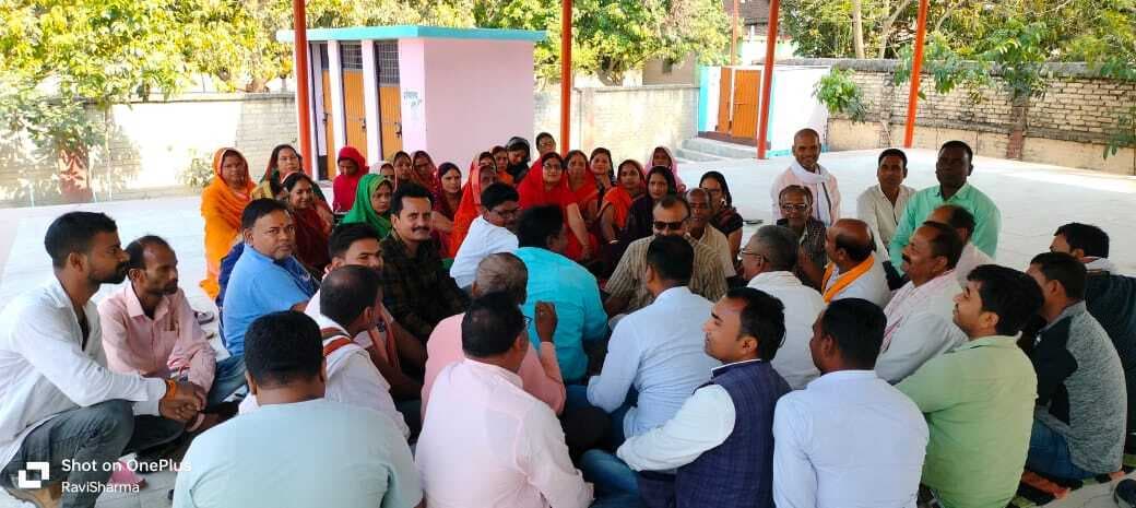 Motihari: एफआरएस के विरोध में सेविकाओं ने की बैठक