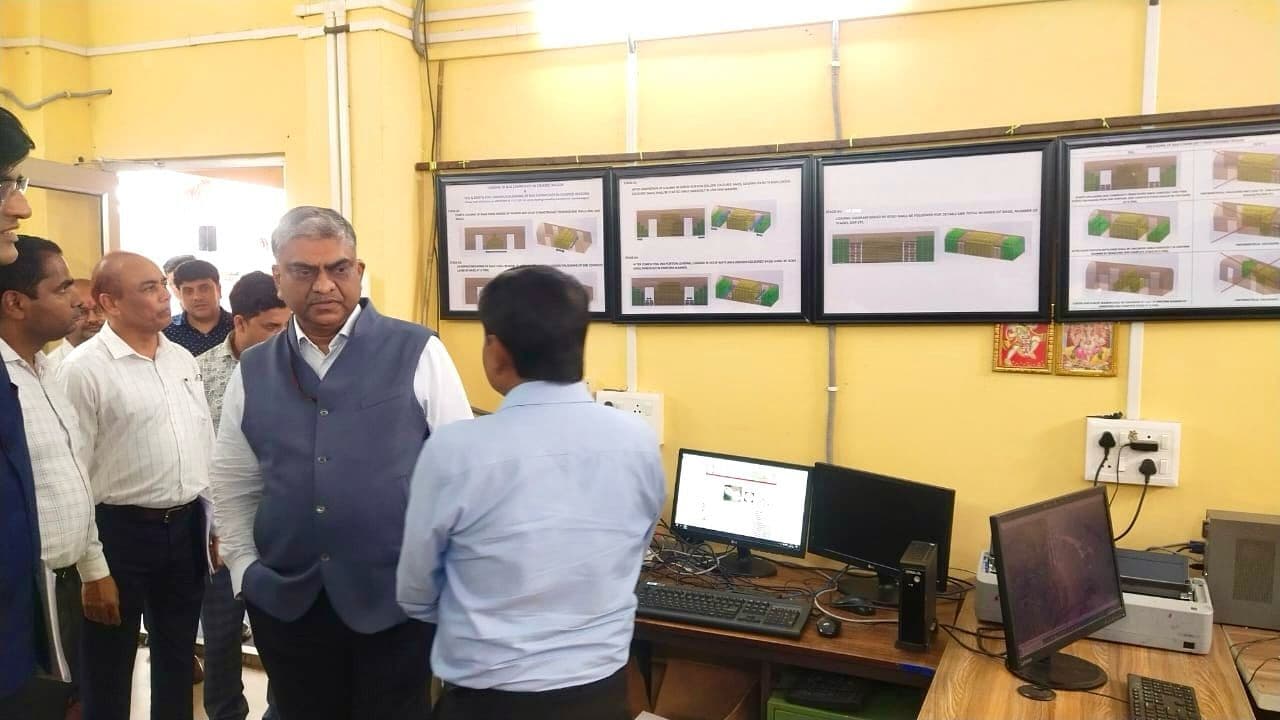 रेलवे ने सामानों की ढुलाई में किया बेहतर कार्य