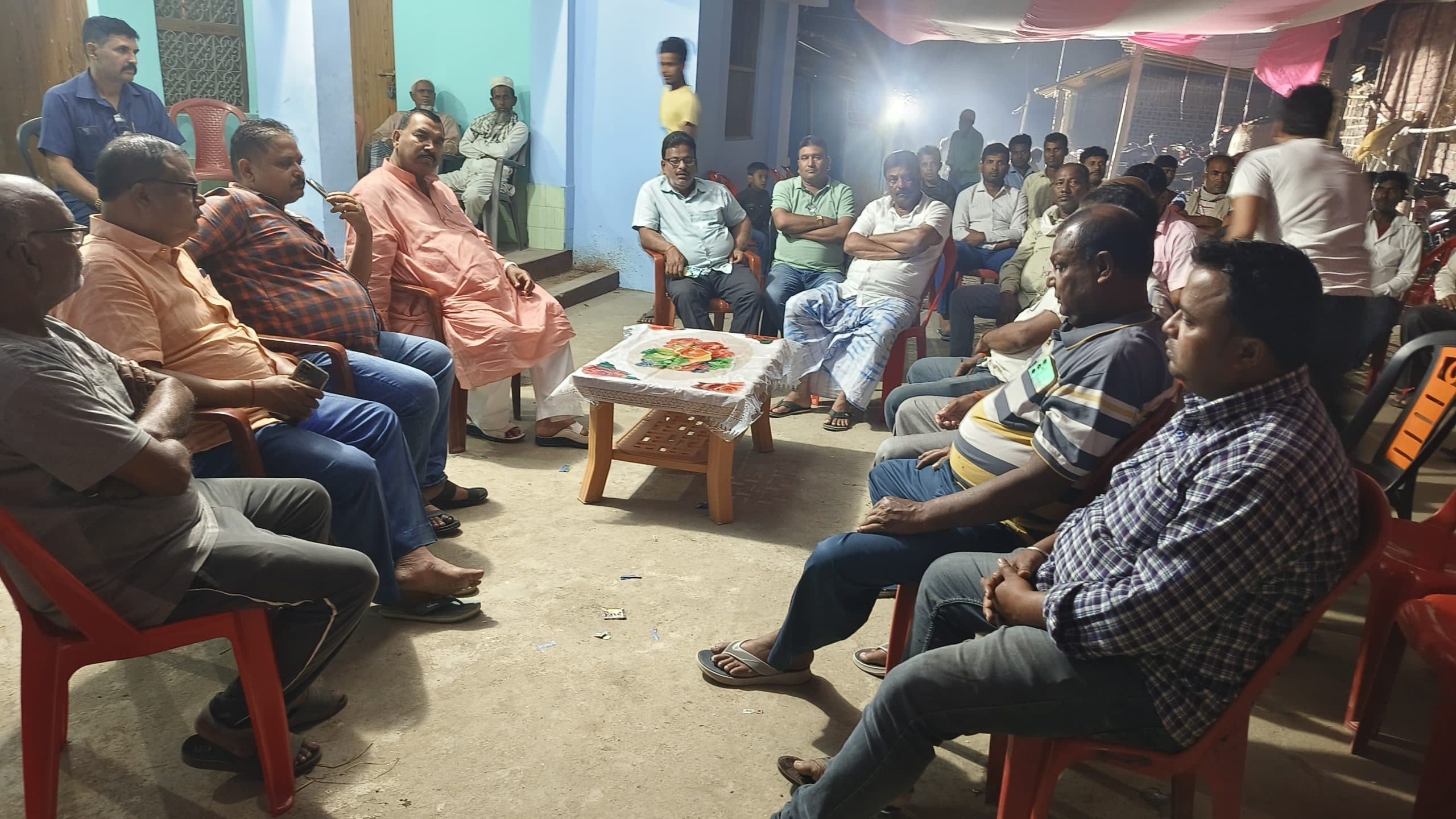 पूर्व मुखिया के पिता के जनाजे में उमड़ा सैलाब