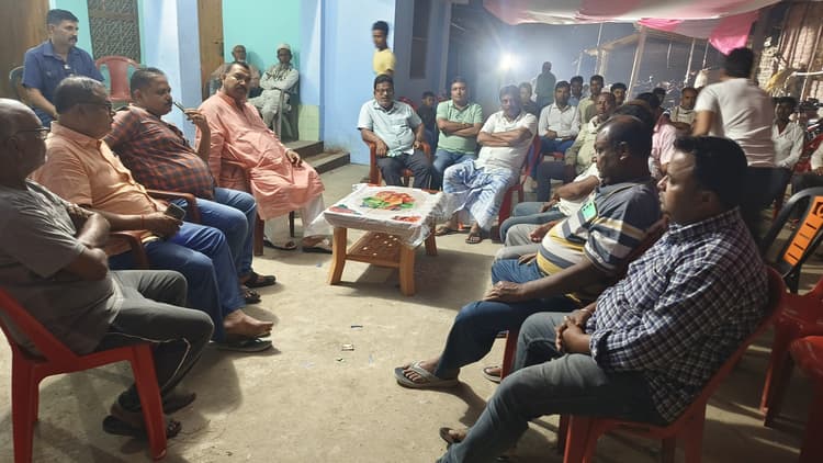 पूर्व मुखिया के पिता के जनाजे में उमड़ा सैलाब