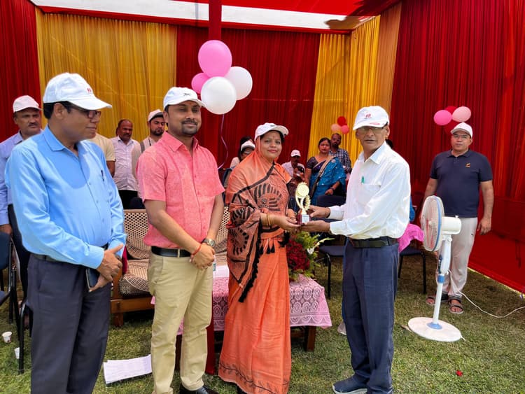 नवोदय विद्यालय में संकुल स्तरीय फुटबॉल प्रतियोगिता का शुभारंभ