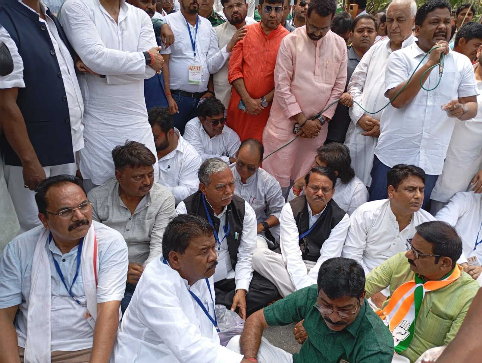 Political News : भाजपा लोकतंत्र व संविधान की हत्या कर रही है : कांग्रेस