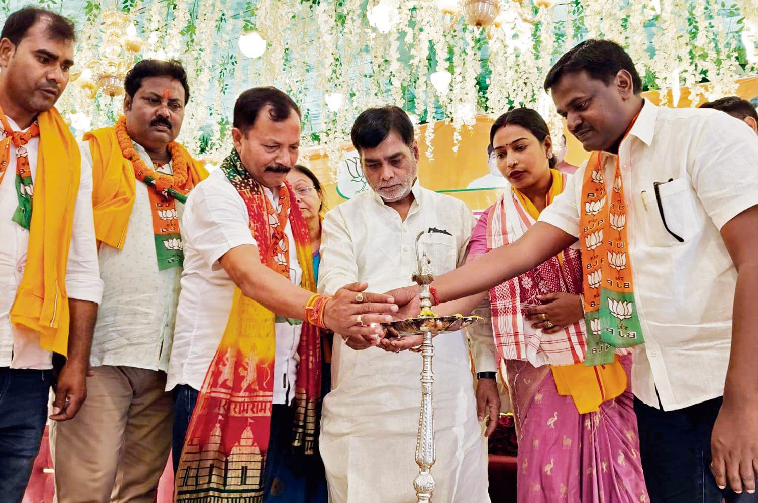 Hajipur News : भाजपा कार्यकर्ताओं की बैठक में जनकल्याण योजनाओं के प्रसार का आह्वान