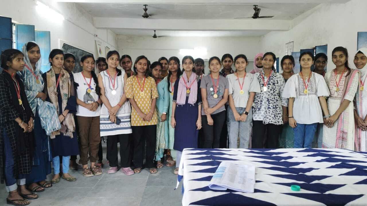 विशेष कक्षा की 40 छात्राओं ने किया नाम रोशन