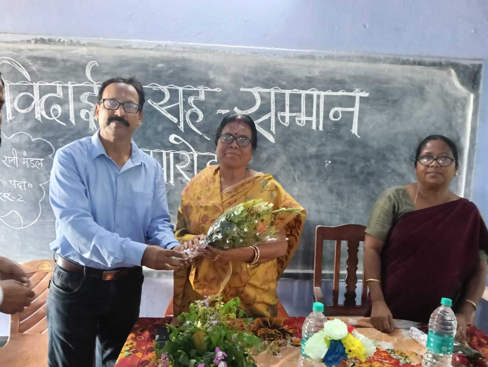 बीइइओ को समारोहपूर्वक दी गयी विदाई