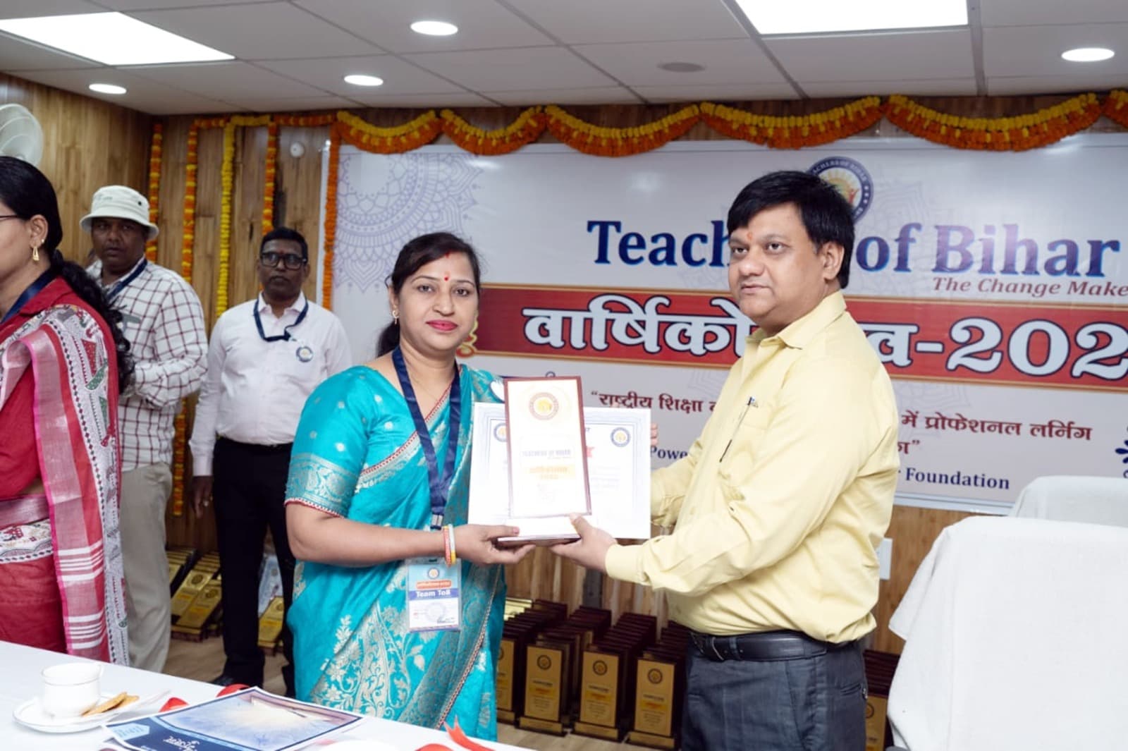 टीचर्स ऑफ बिहार ने प्रखंड के दो शिक्षकों को बेहतर कार्य के लिए किया सम्मानित