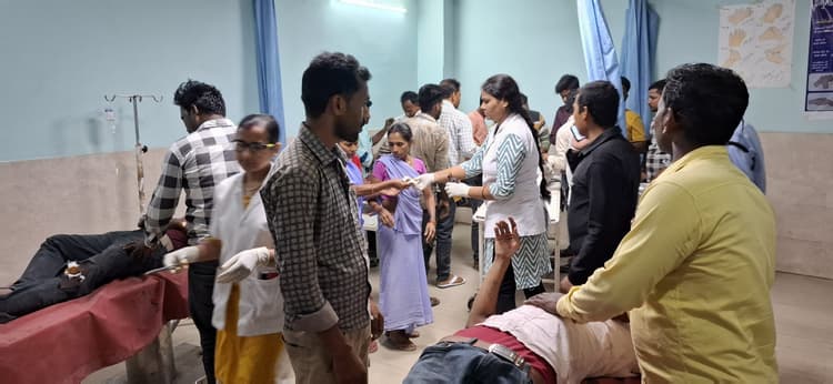 दो अलग-अलग सड़क दुर्घटना में चार लोग घायल, रेफर