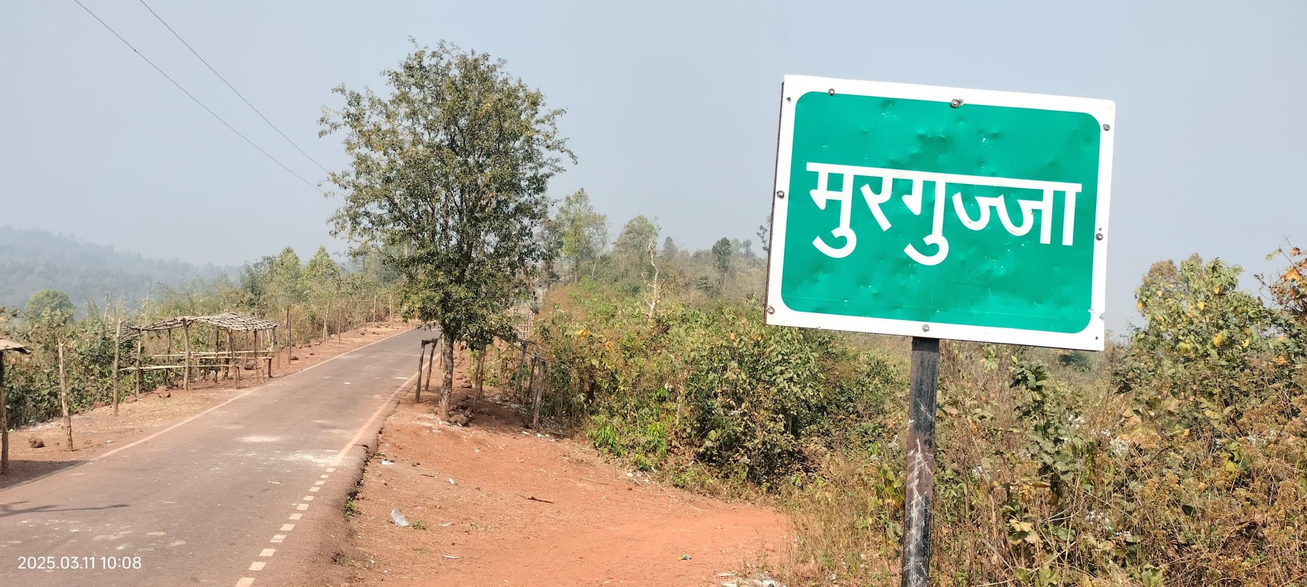 गांव की सड़क बनी तो गायब हो गयी बिजली