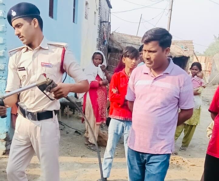 फुलवरिया के घासीचक गांव में अगलगी में लाखों की संपत्ति जलकर हुई राख, ग्रामीणों व फायर ब्रिगेड के  प्रयास से काफी मशक्कत के बाद आग पर काबू