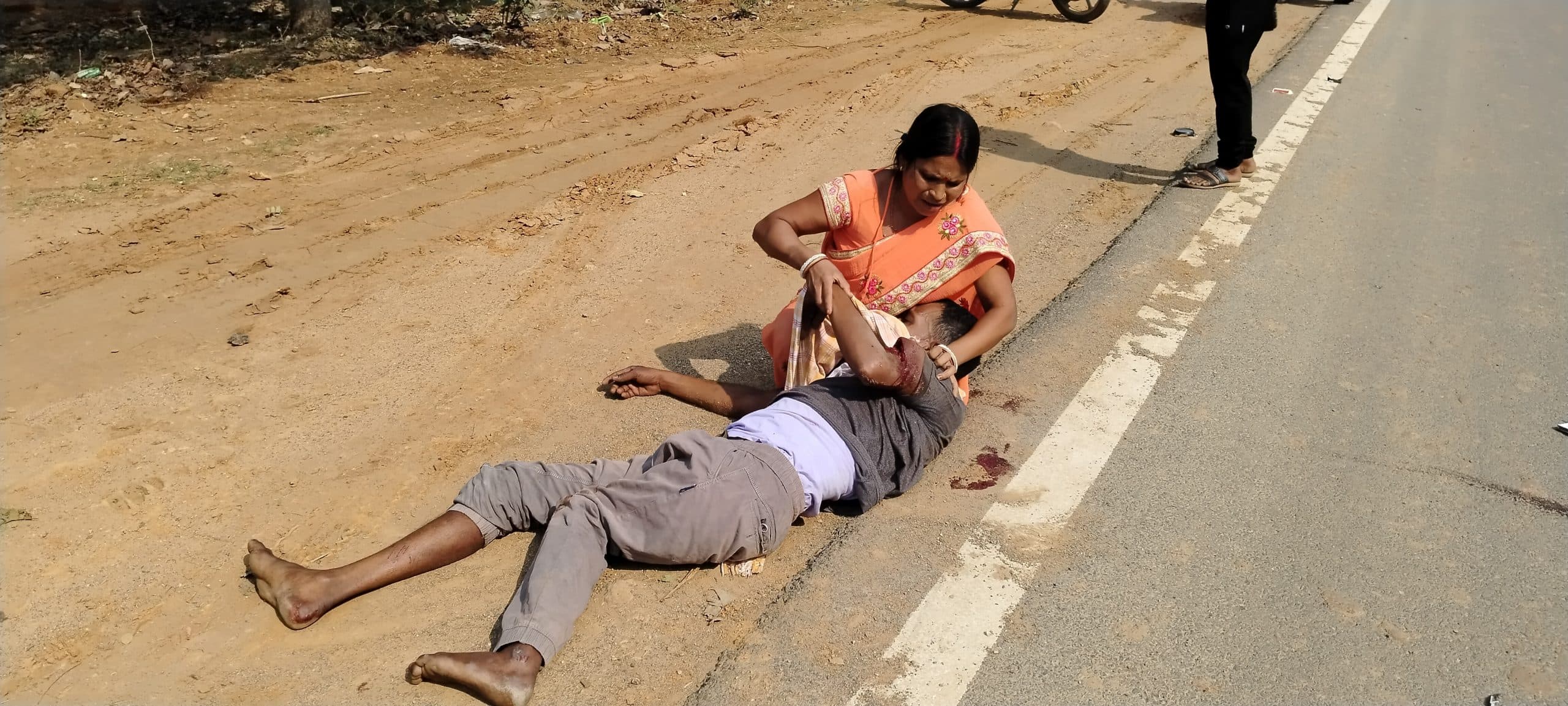 पत्नी का इलाज कराने जा रहे व्यक्ति की सड़क हादसे में मौत