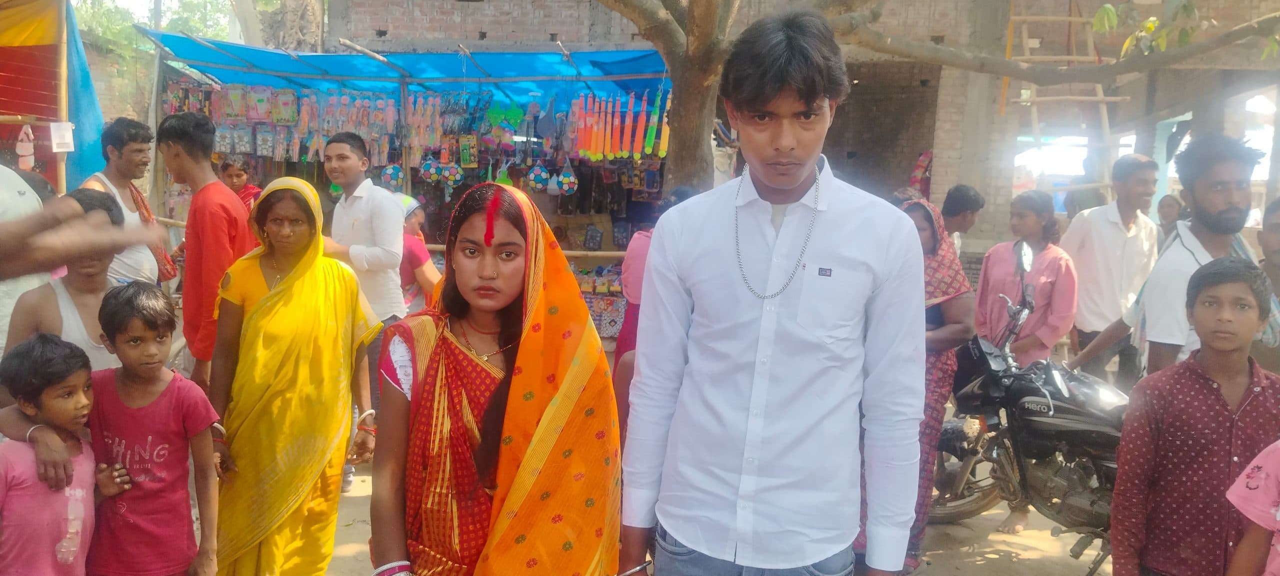 ग्रामीणों ने प्रेमी युगल की रजा मंदी से करायी शादी