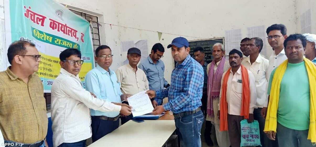 करौं में आयोजित विशेष राजस्व शिविर में आये 37 आवेदन