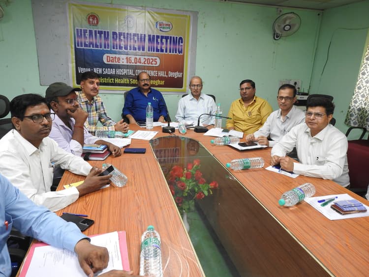 Deoghar news : टीकाकरण की धीमी गति पर सीएस ने जतायी चिंता, ड्यू लिस्ट तैयार करने व लक्ष्य पूरा करने का दिया टास्क