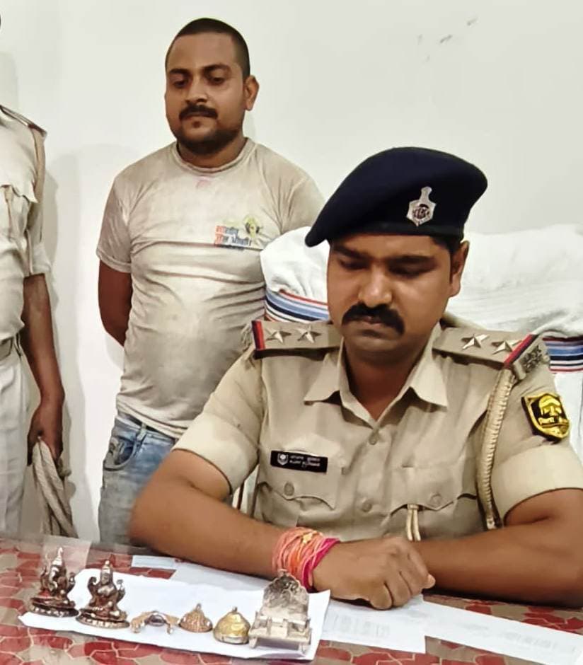 चोरी की चांदी व पीतल की मूर्ति के साथ नाबालिग चोर व खरीदार स्वर्णकार गिरफ्तार