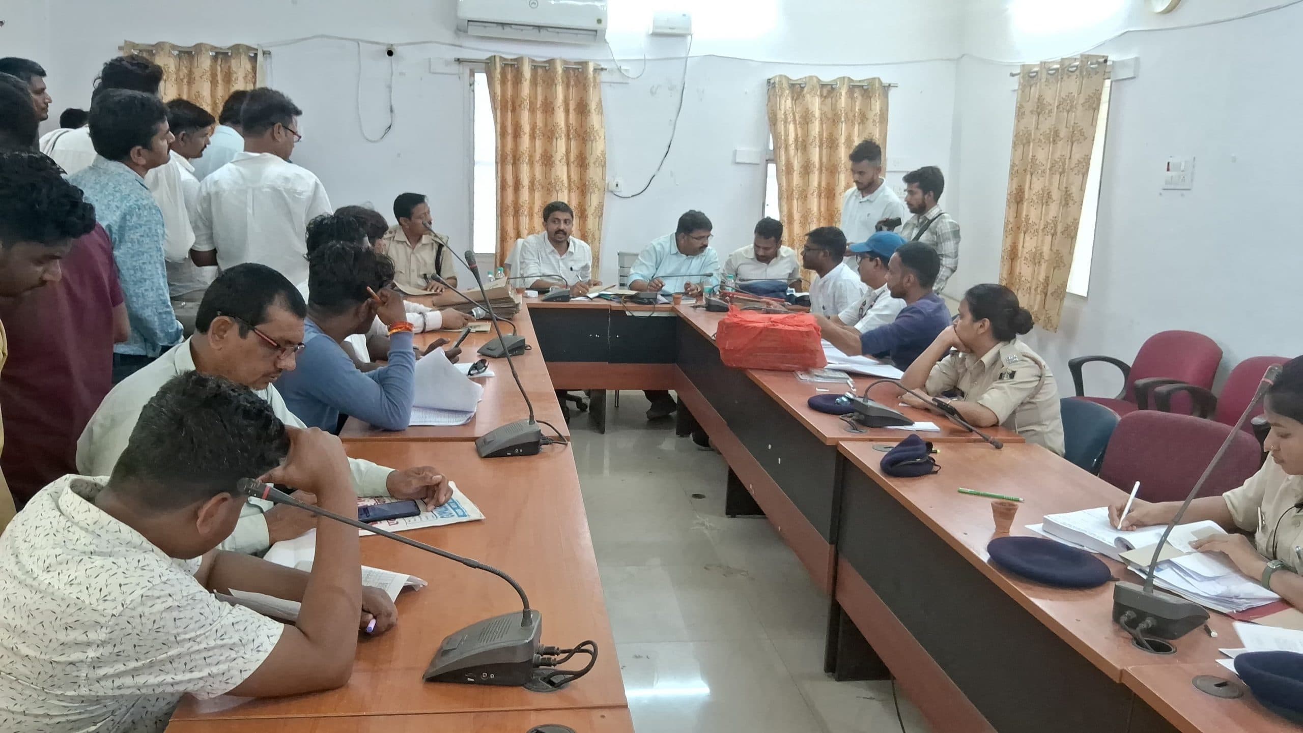 शराबबंदी में जब्त 69 गाड़ियों की कलेक्ट्रेट में हुई नीलामी, ₹11.5 लाख में बिके वाहन