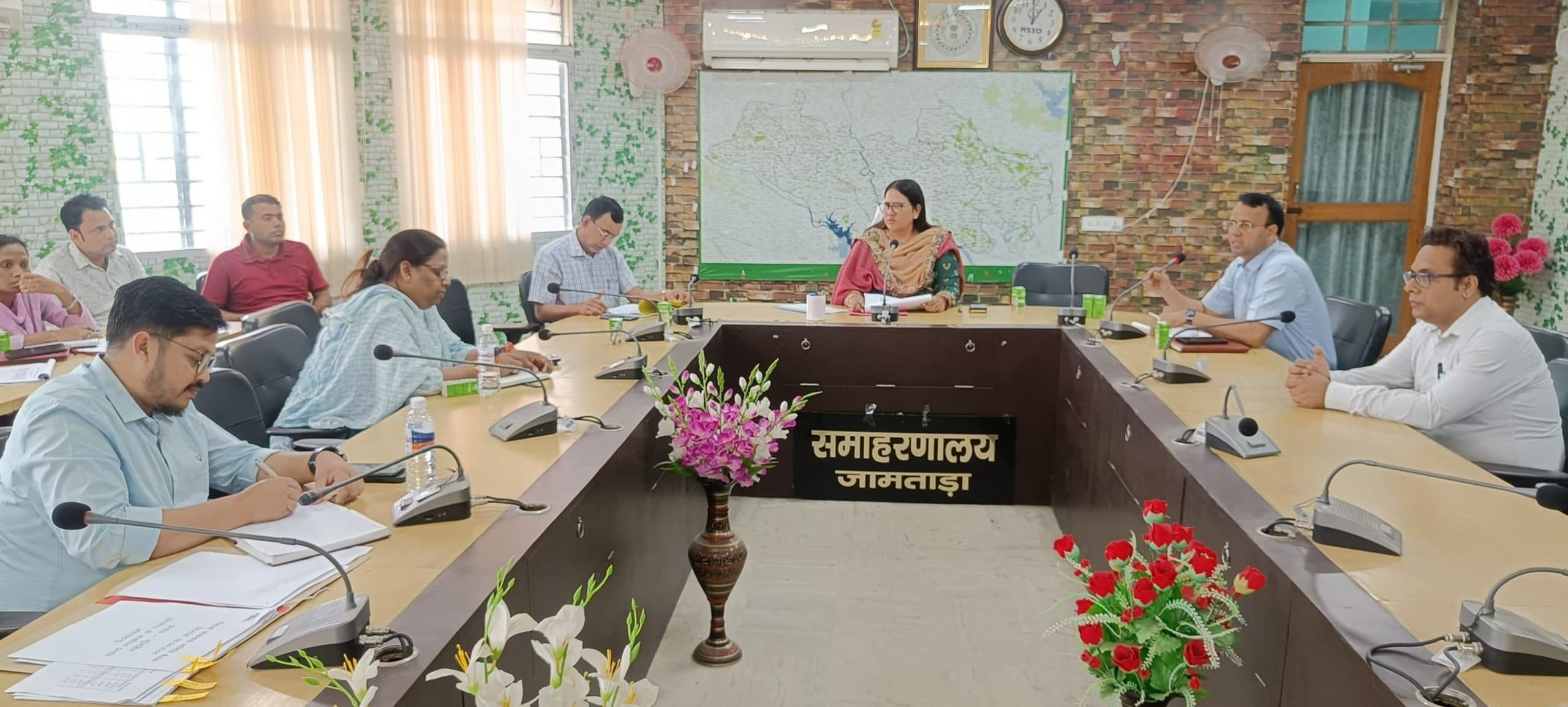 किसानों को केसीसी ऋण माफी योजना का दें लाभ : डीसी