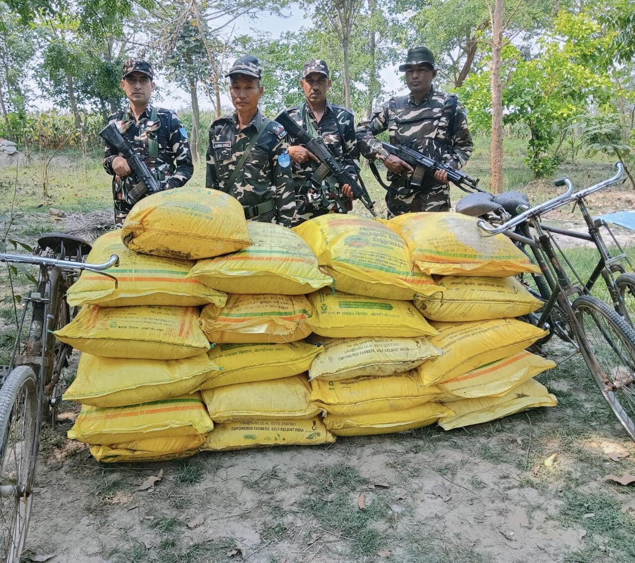 एसएबी ने 48 बोरा यूरिया किया जब्त
