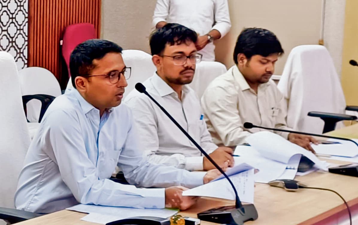 Saran News : गर्मी, लू और अगलगी से बचाव को लेकर जिला प्रशासन सतर्क, डीएम अमन समीर ने दी जरूरी जानकारी