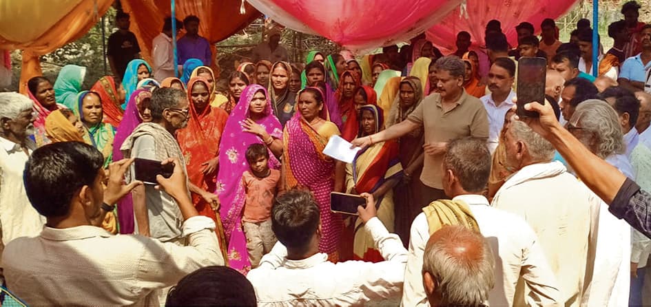 Gopalganj News  : भोरे में लोगों की समस्याओं को सुनकर शिक्षा मंत्री ने अधिकारियों को दिया कार्रवाई का आदेश