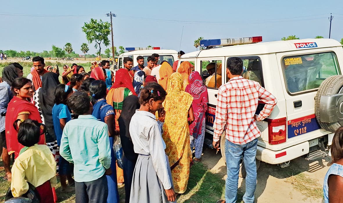 Gopalganj News  : शहर की महादलित बस्ती में चेचक से युवक की मौत, 20 से ज्यादा बीमार, पुलिस के पहुंचने पर परिजनों ने की नोक-झोंक