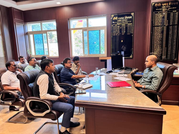 Ranchi news : सड़क के दोनों ओर पार्किंग व नो पार्किंग का साइनेज लगाने का निर्देश