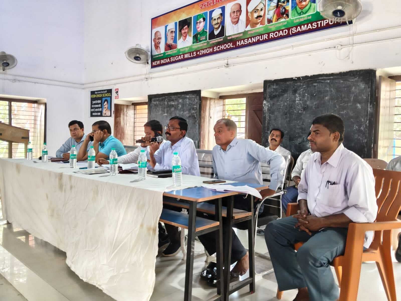 Samastipur News:बीएलओ के कार्यों की हुई समीक्षा, अनुपस्थित 15 से स्पष्टीकरण