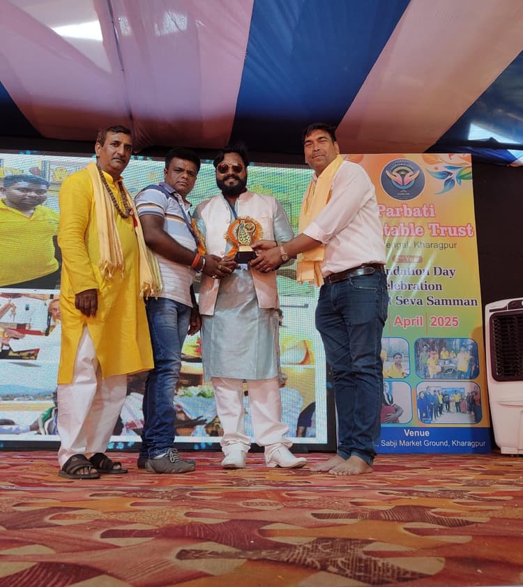 Samastipur News:खड़गपुर में भारत सेवा सम्मान से सम्मानित हुई ब्लड फ़ोर्स टीम