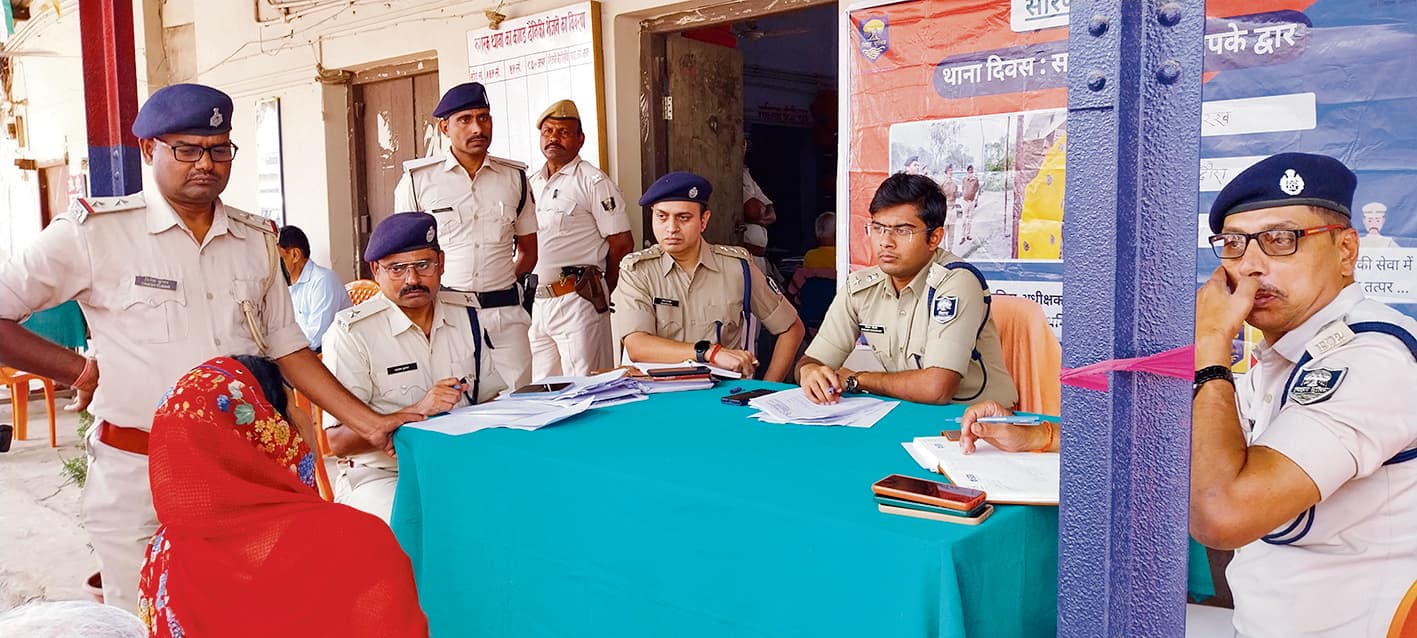 Saran News : जनसुनवाई शिविर में 30 मामलों में 25 का हुआ मौके पर निष्पादन