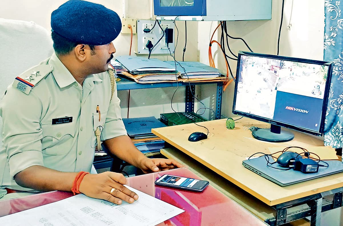 seraikela kharsawan news: खरसावां में अपराध पर अंकुश लगाने के लिए 14 सीसीटीवी कैमरे लगे
