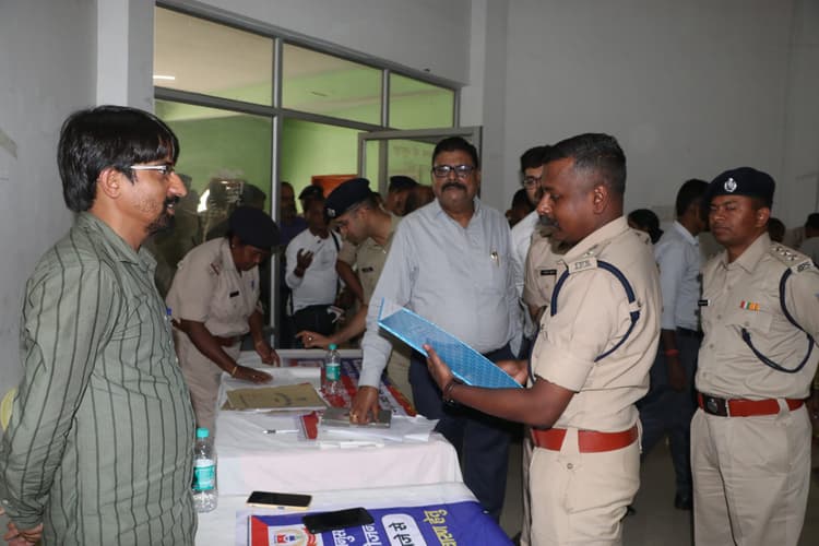 Dhanbad News: जन शिकायत समाधान शिविर में 161 शिकायतें पहुंची