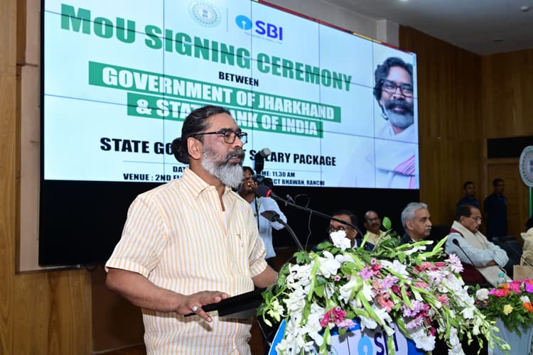 Ranchi News : कर्मचारी ईमानदारी से काम करें, उनके भविष्य व सुरक्षा की चिंता कर रही है राज्य सरकार : मुख्यमंत्री