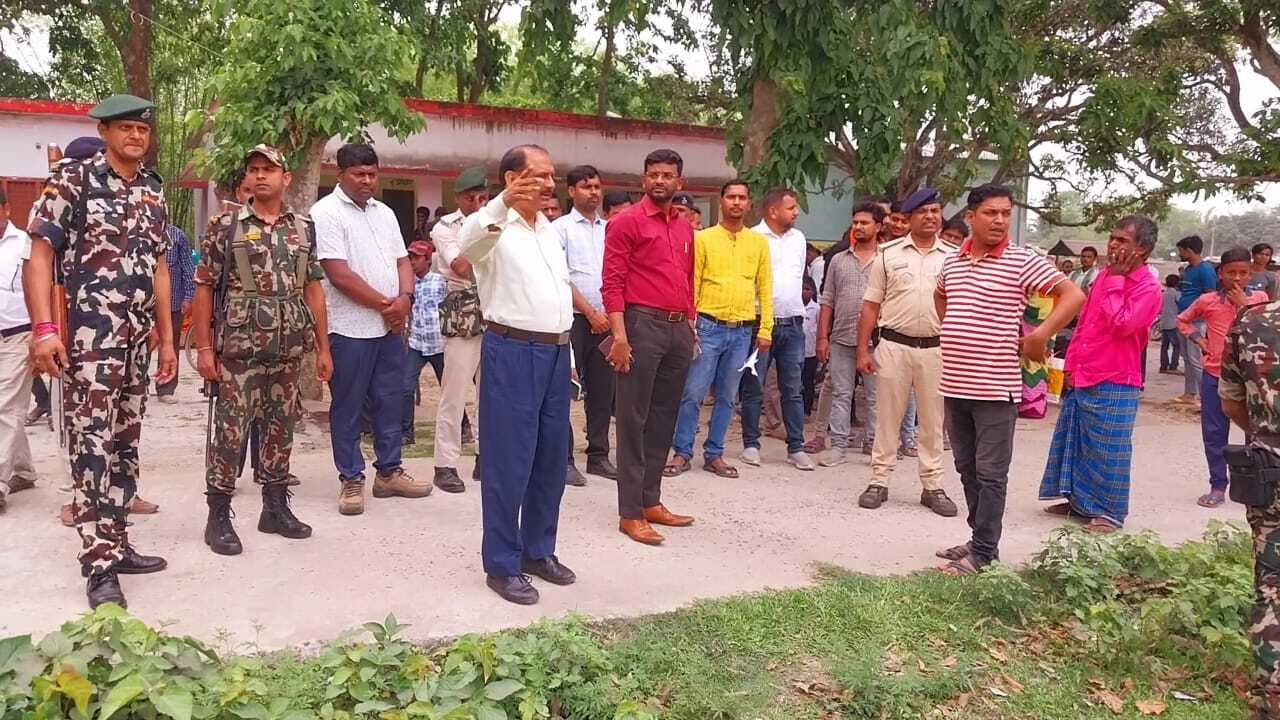 डीएम ने आरटीपीएस काउंटर कर्मियों परजाहिर की नाराजगी