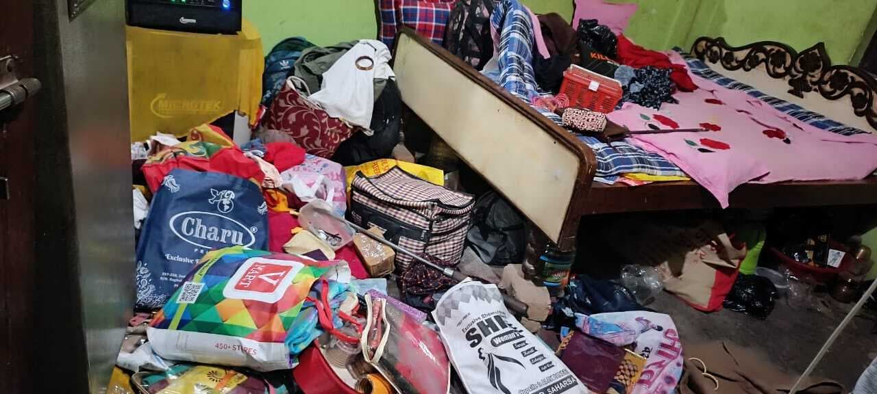 चोरों ने एक घर से 20 लाख के जेवरात व नकदी की चोरी