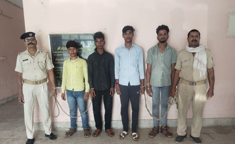 107 लीटर देसी शराब के साथ चार तस्कर गिरफ्तार